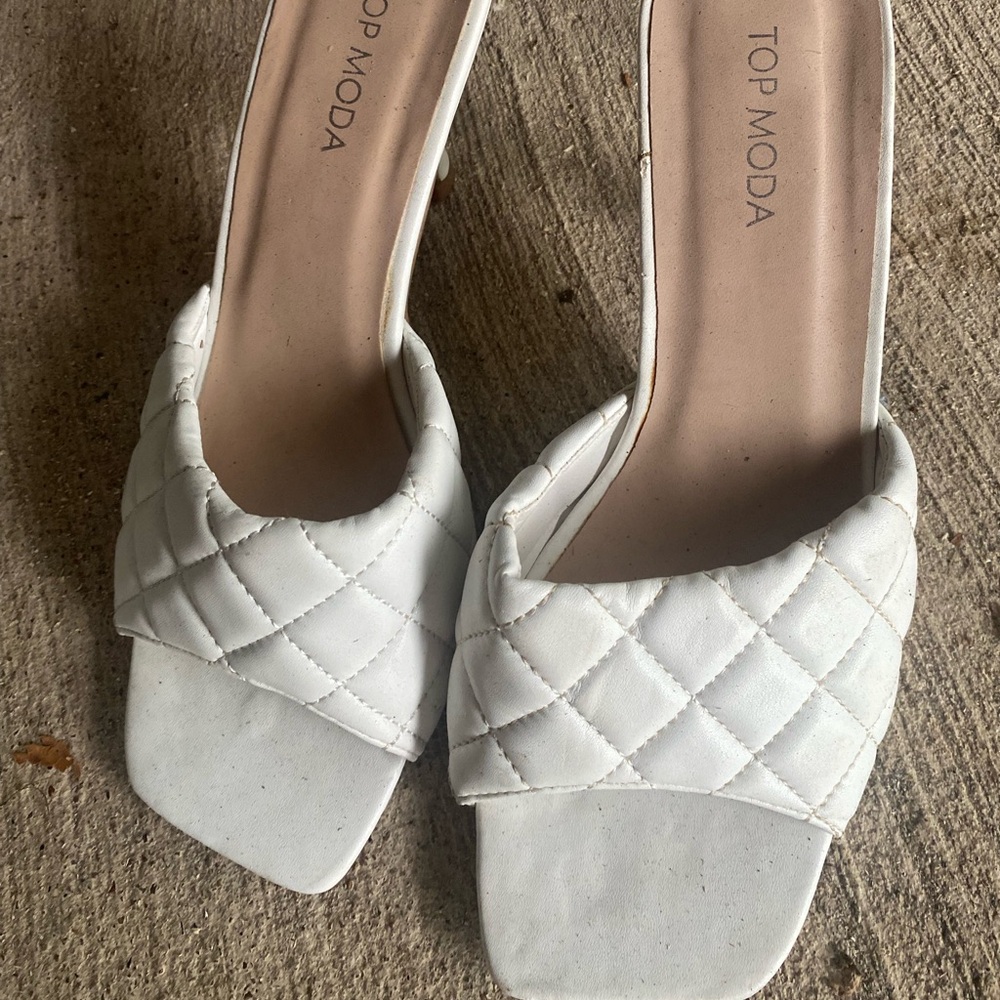 TOP Moda Women's White Quilted Mules
